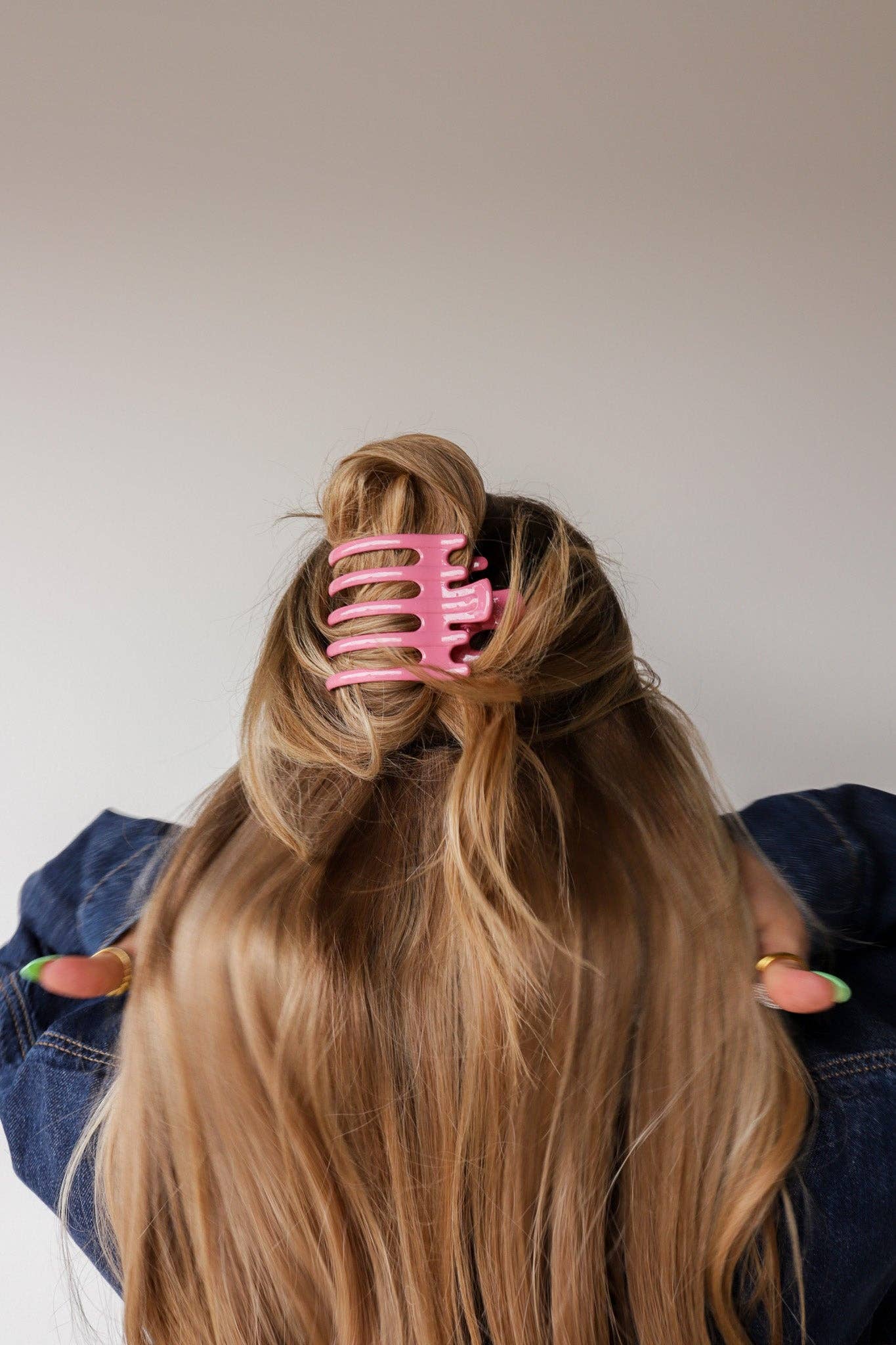 Wide Lay Down Claw Clip | Shiny Rose Pink