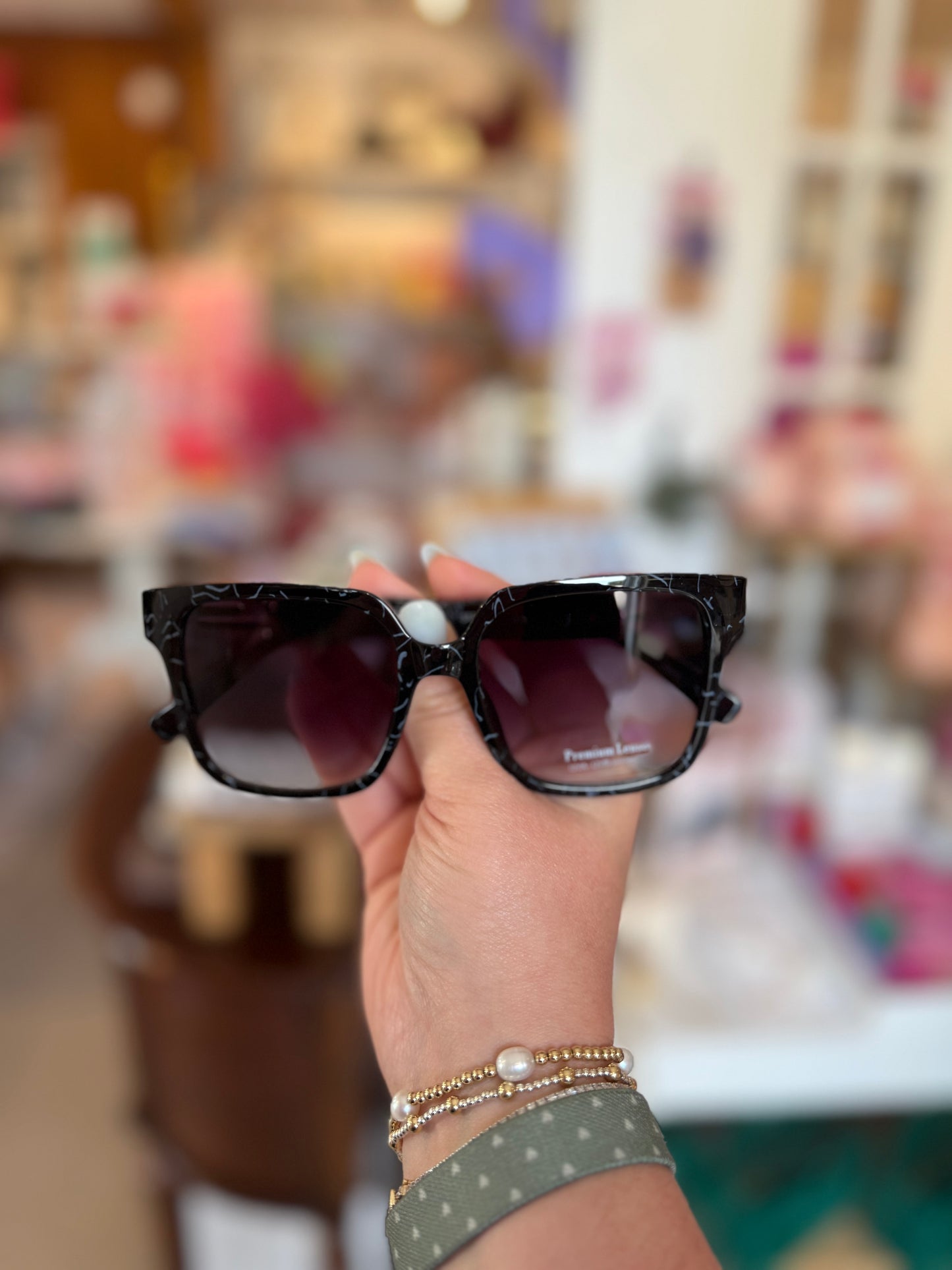 Casual Rectangular Bold Frame Sunglasses