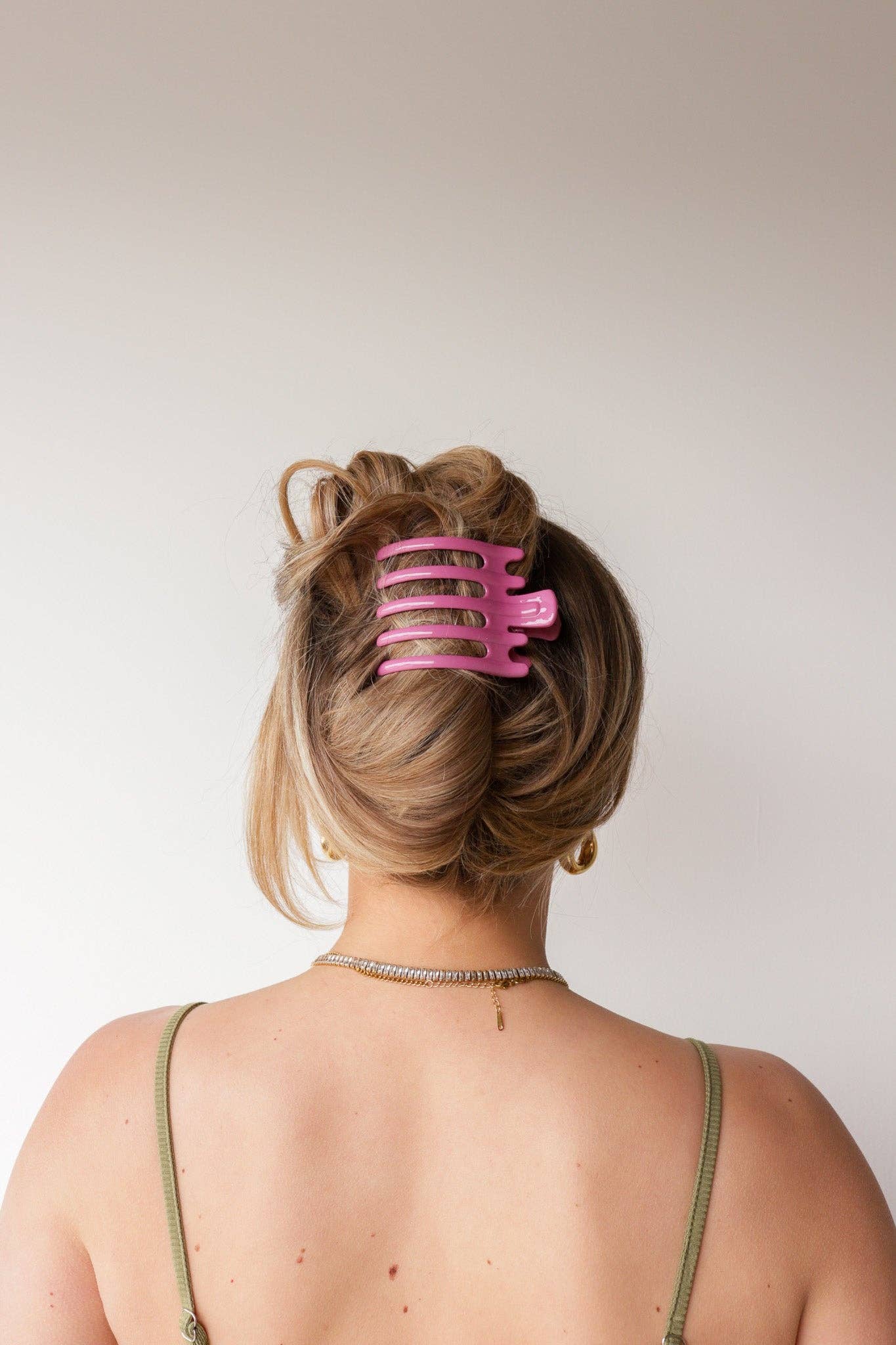 Wide Lay Down Claw Clip | Shiny Rose Pink