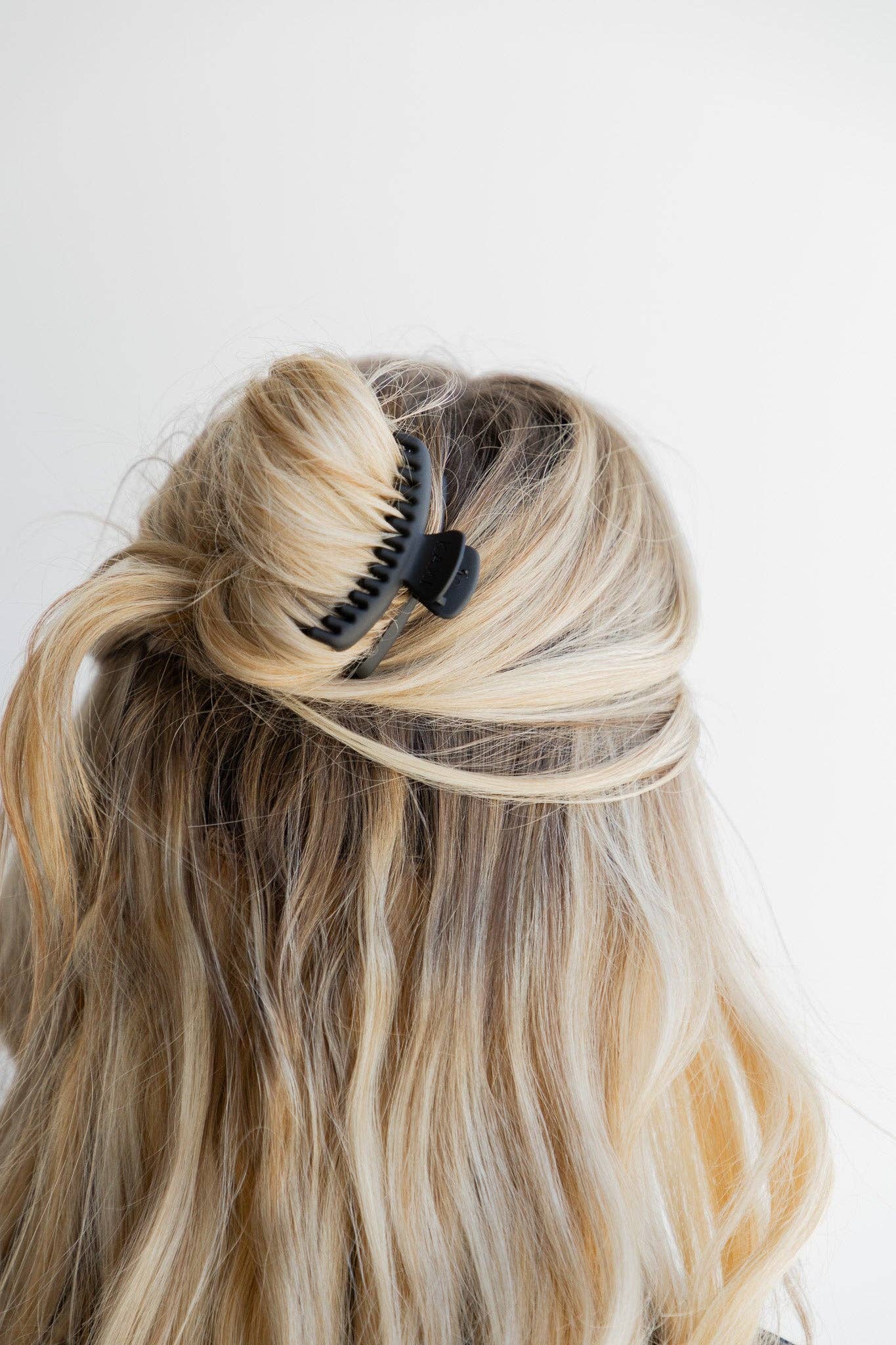 Mini Hold Everything Claw Clip | Matte Champagne