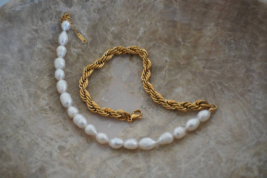 Willow Gold & Pearl Necklace