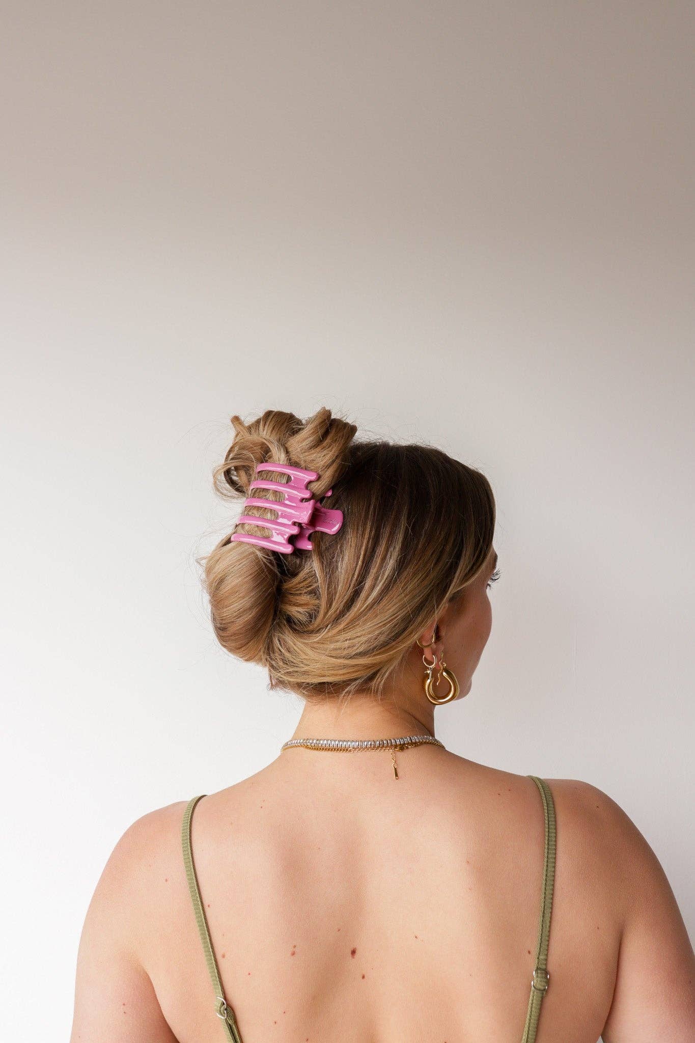 Wide Lay Down Claw Clip | Shiny Rose Pink