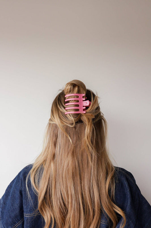 Wide Lay Down Claw Clip | Shiny Rose Pink