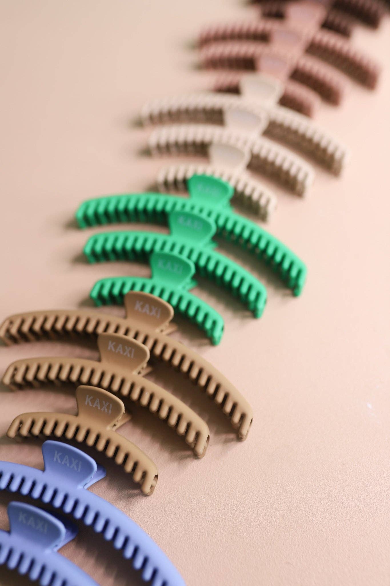 Mini Hold Everything Claw Clip | Matte Champagne