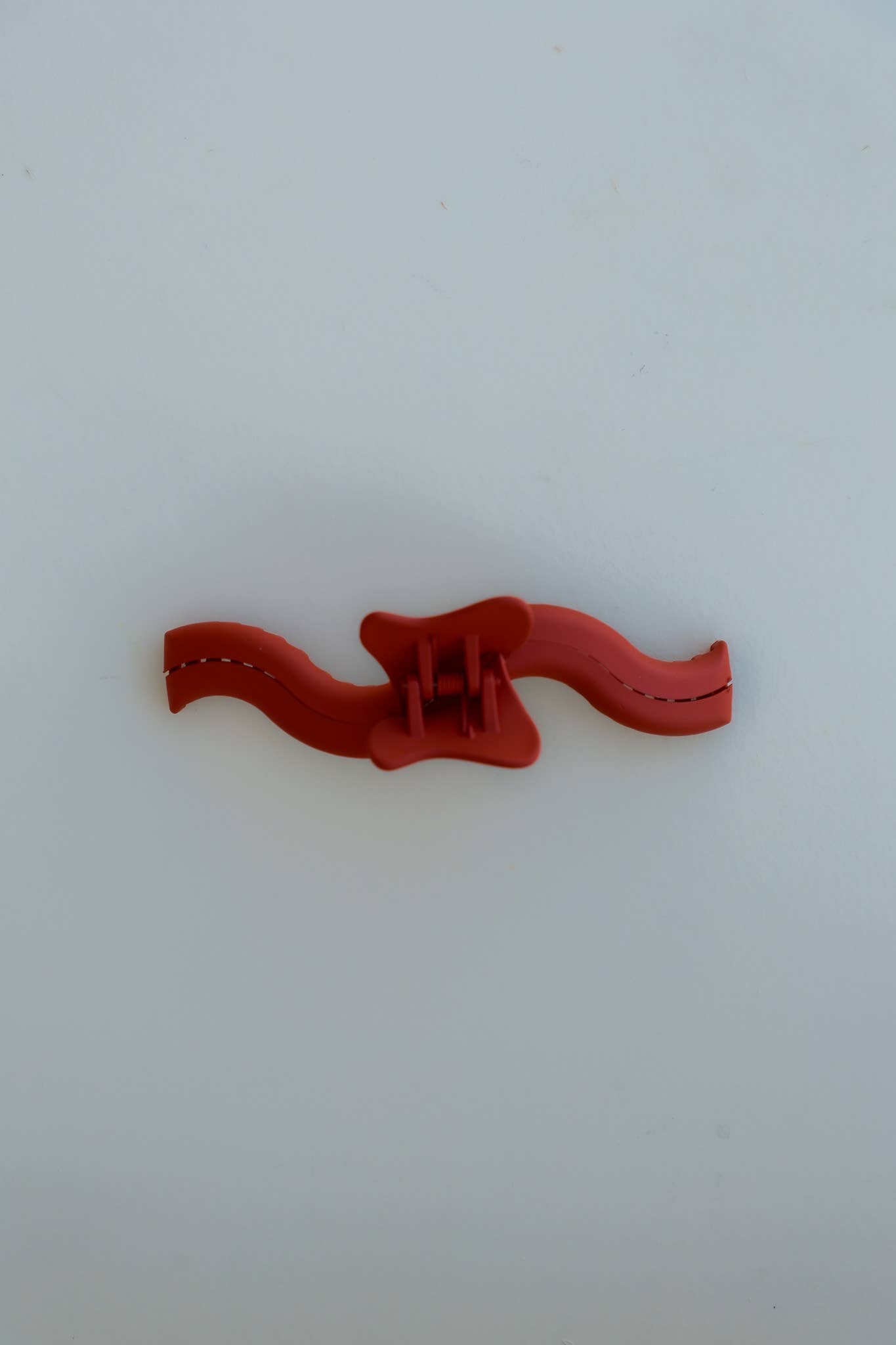Kaxi Wavy Hold Everything Claw Clip