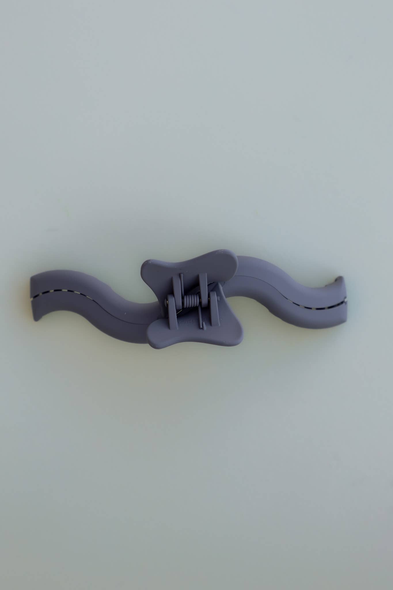 Kaxi Wavy Hold Everything Claw Clip