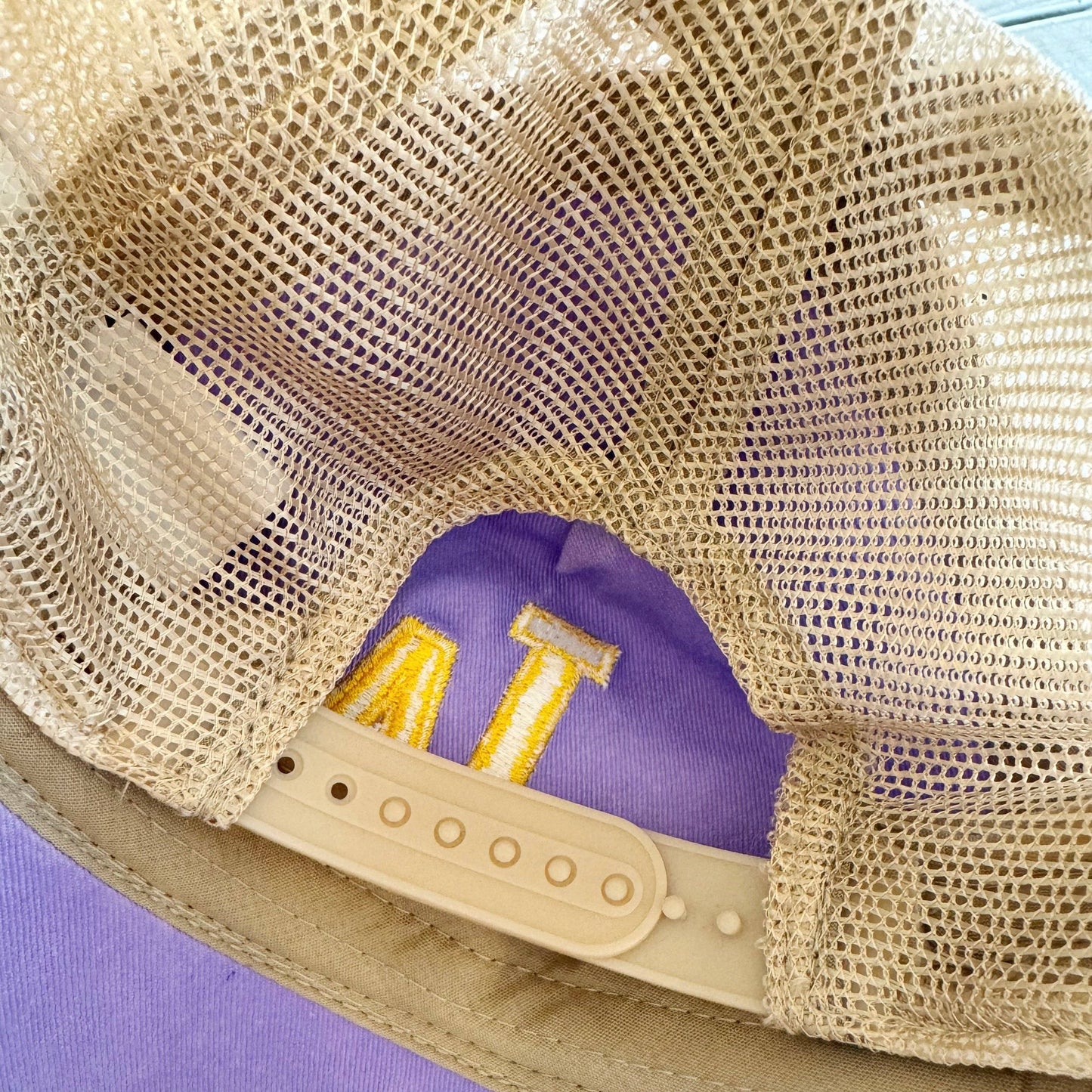 LA Gator Mesh Back Hat | lavender/yellow