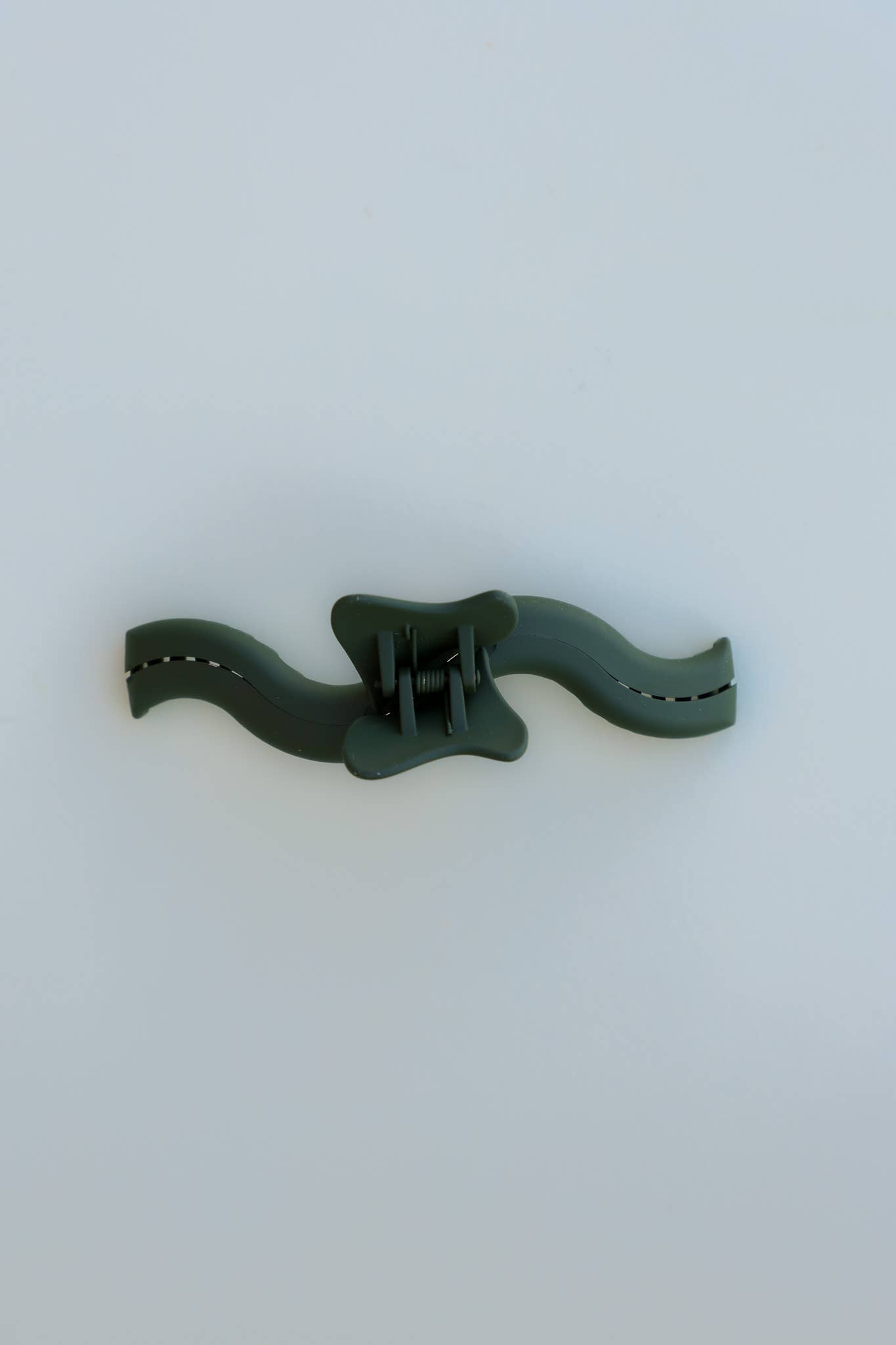 Kaxi Wavy Hold Everything Claw Clip