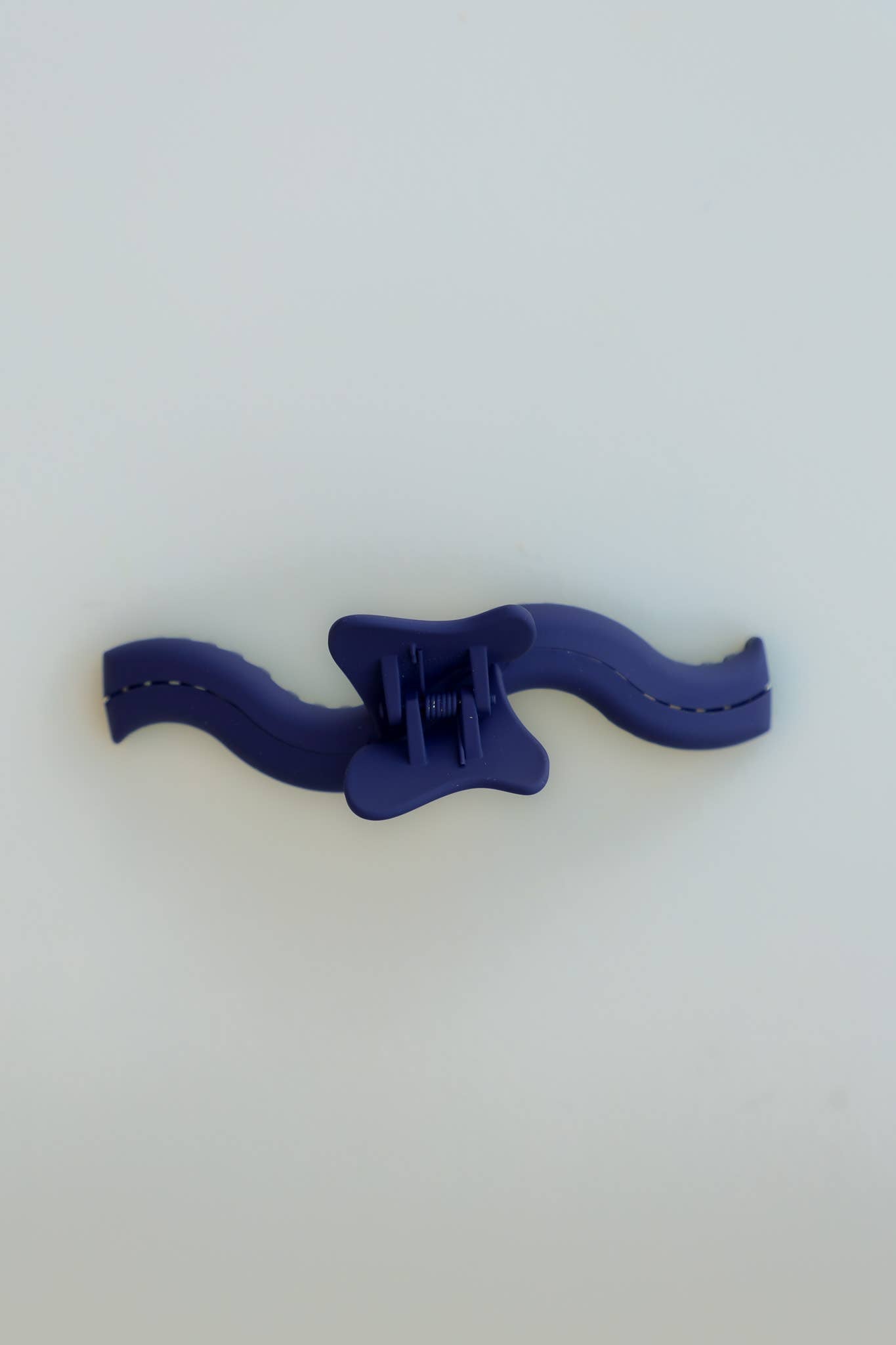 Kaxi Wavy Hold Everything Claw Clip