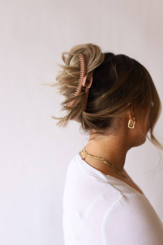 Hold Everything Claw Clip | Matte Champagne