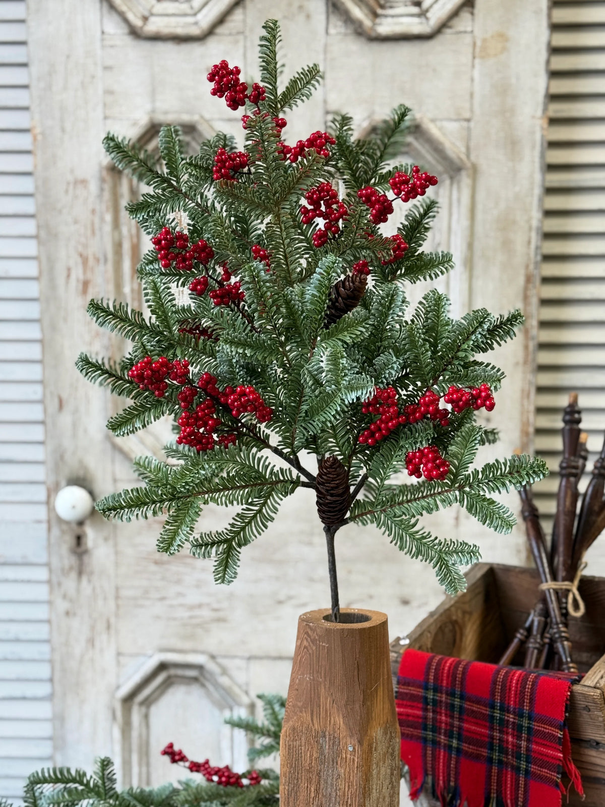Berry Spruce Spray | 37"