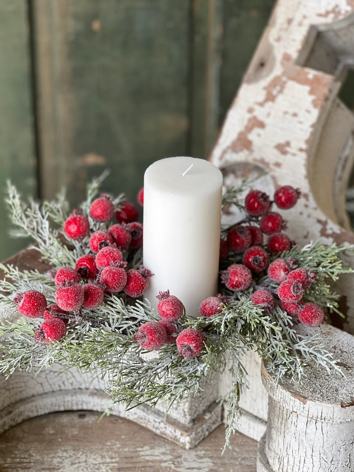 Icy Yule Berry Fir Candle Ring | 13"