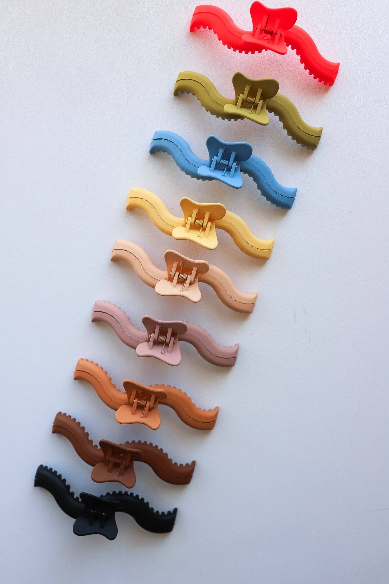 Kaxi Wavy Hold Everything Claw Clip