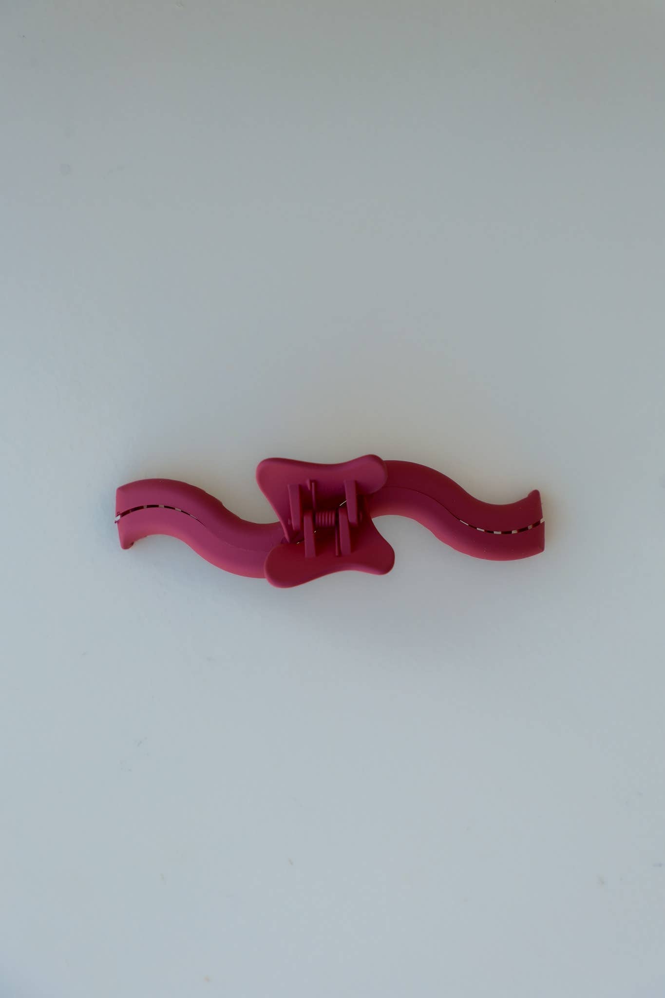 Kaxi Wavy Hold Everything Claw Clip