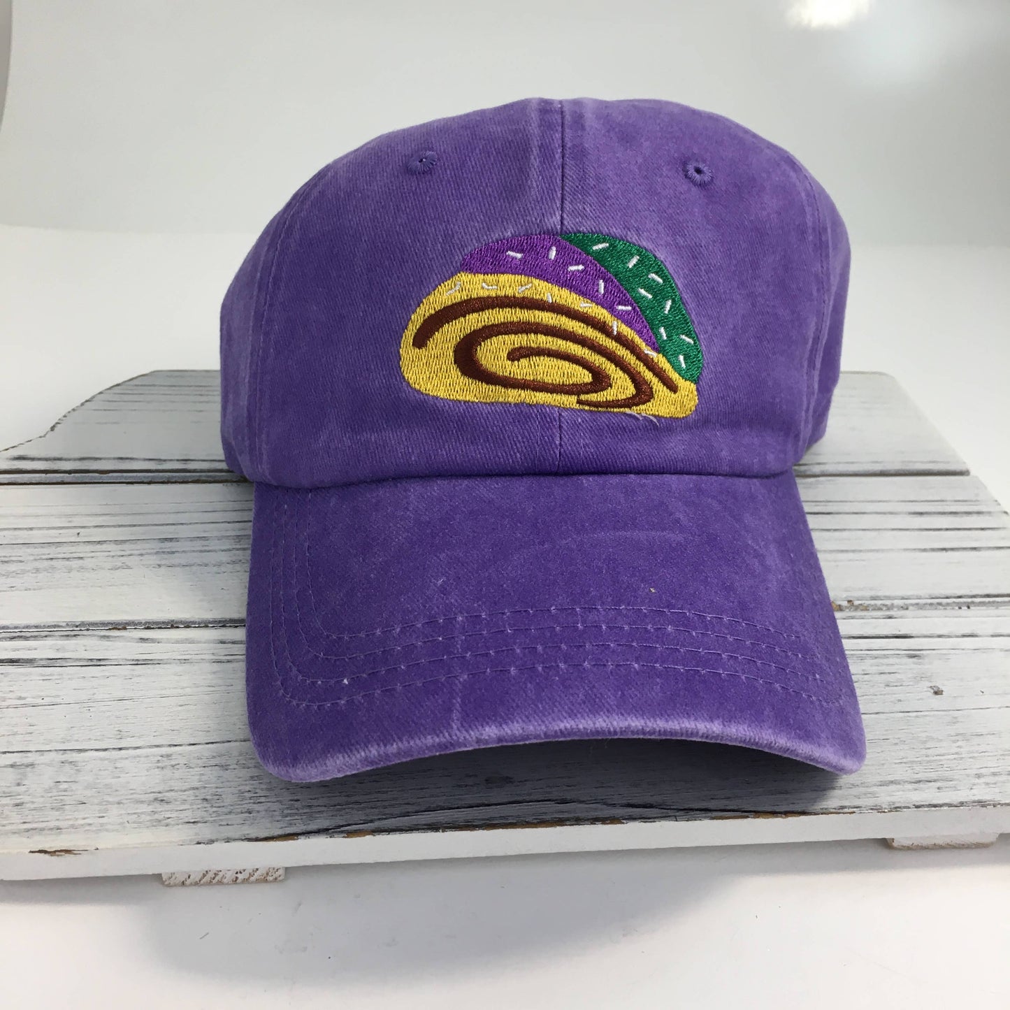 Mardi Gras King Cake Slice Cap